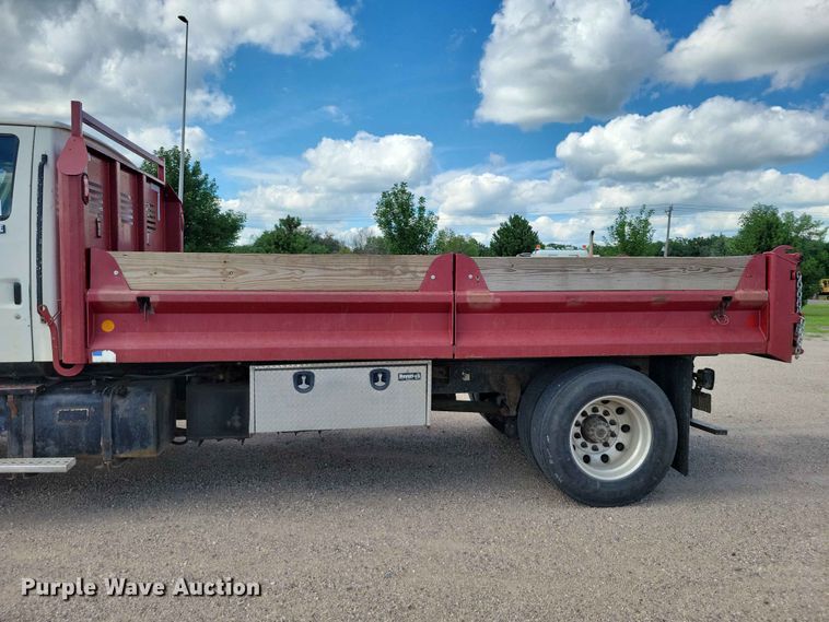 image for item EE1181 1997 Ford Louisville dump truck