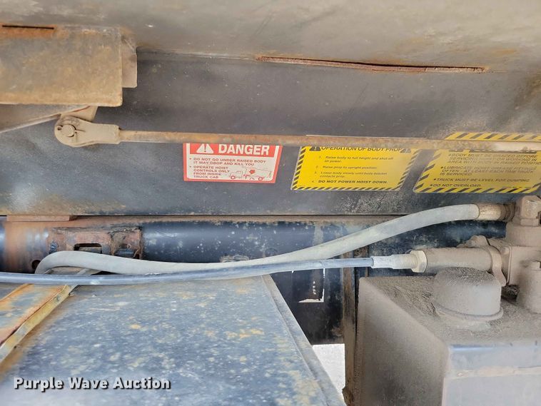 image for item EE1181 1997 Ford Louisville dump truck