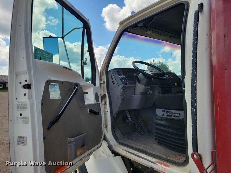 image for item EE1181 1997 Ford Louisville dump truck