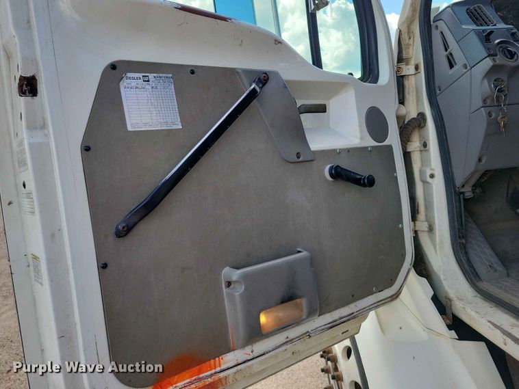 image for item EE1181 1997 Ford Louisville dump truck