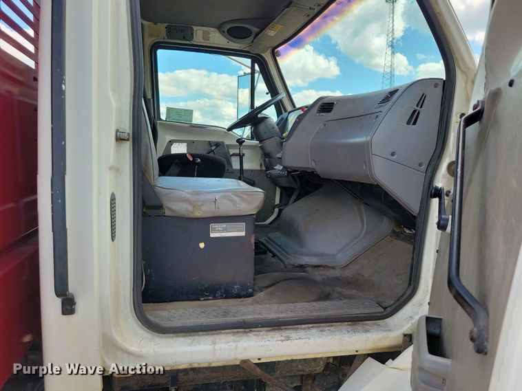 image for item EE1181 1997 Ford Louisville dump truck
