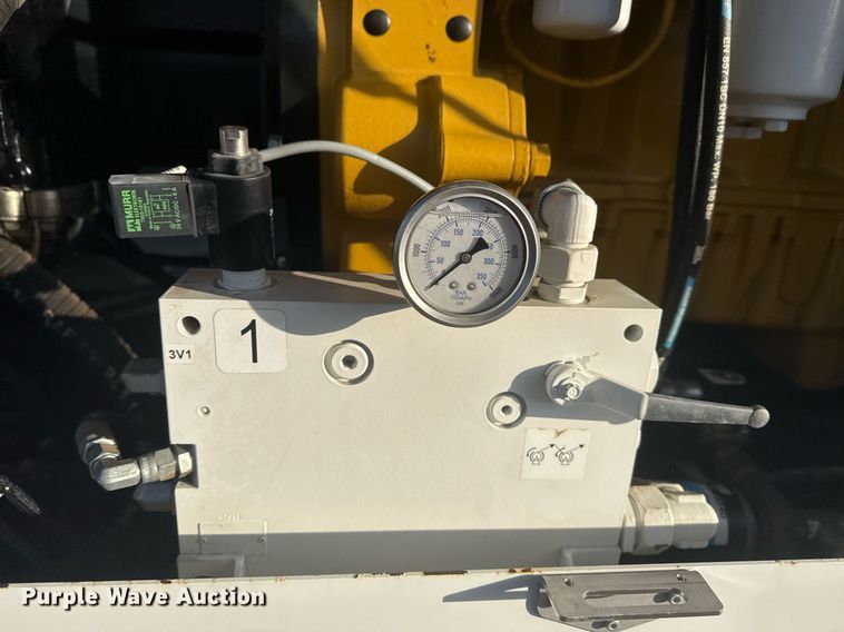image for item EG2380 2016 Kalyn Siebert puller tensioner trailer