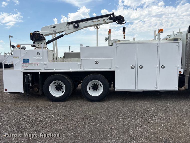 image for item EG9089 2009 International 7500 Crane Truck