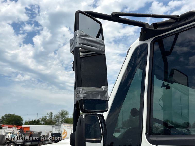 image for item EG9089 2009 International 7500 Crane Truck