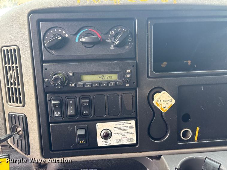 image for item EG9089 2009 International 7500 Crane Truck