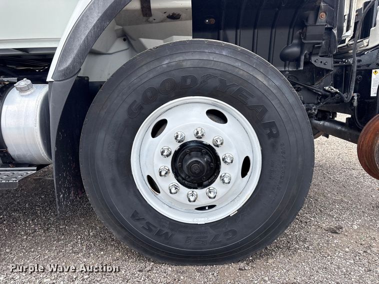 image for item EG9089 2009 International 7500 Crane Truck