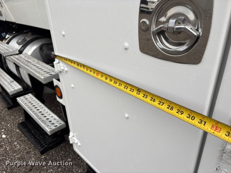 image for item EG9095 2013 Freightliner 114SD crane truck