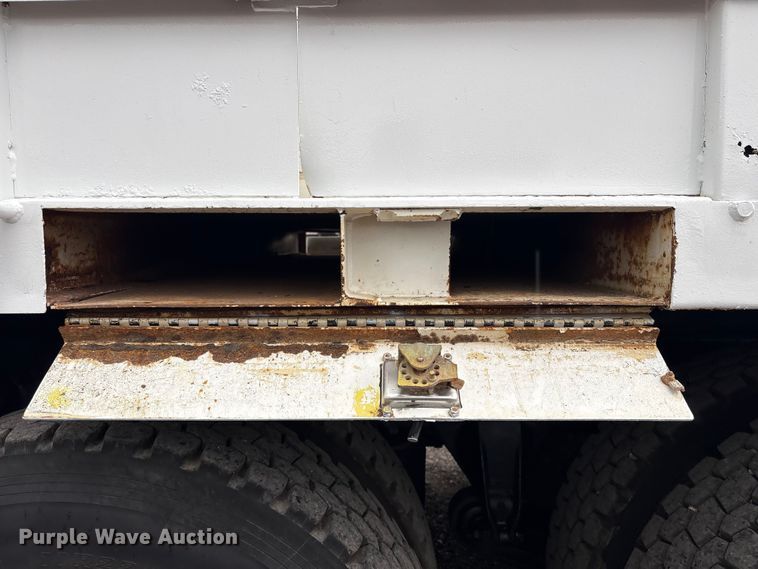 image for item EG9095 2013 Freightliner 114SD crane truck