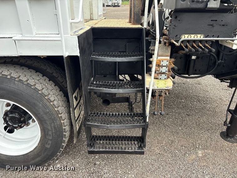 image for item EG9095 2013 Freightliner 114SD crane truck