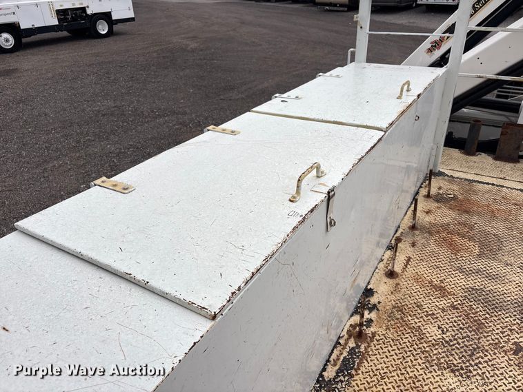 image for item EG9095 2013 Freightliner 114SD crane truck