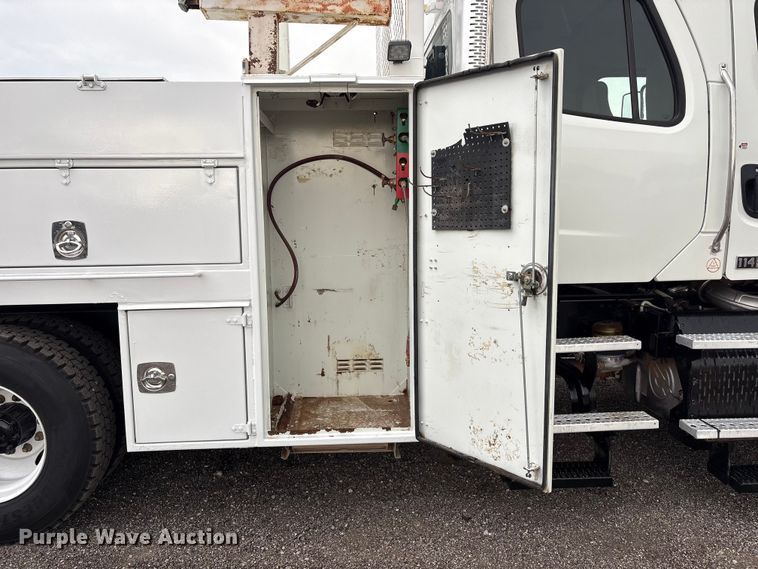 image for item EG9095 2013 Freightliner 114SD crane truck