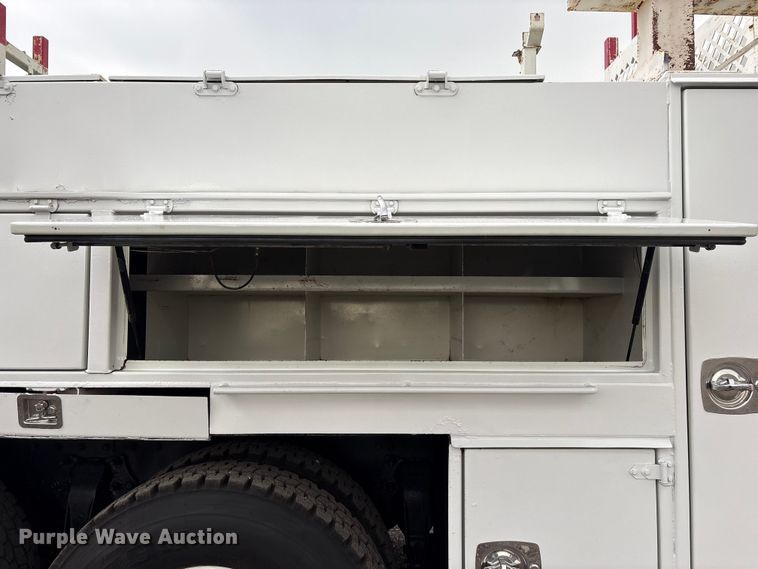 image for item EG9095 2013 Freightliner 114SD crane truck