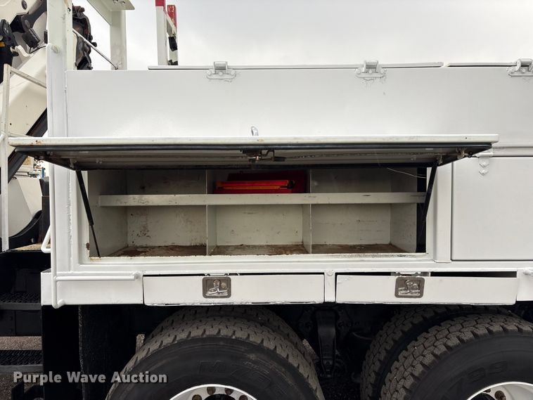 image for item EG9095 2013 Freightliner 114SD crane truck