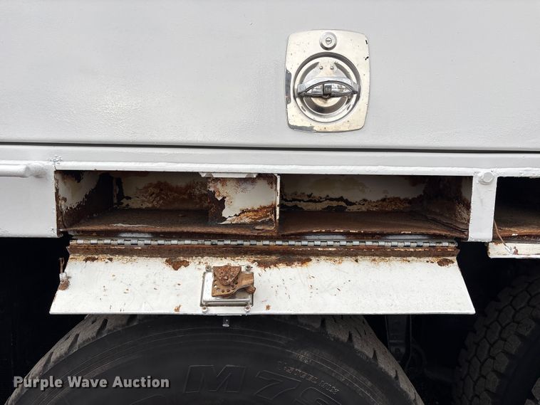 image for item EG9095 2013 Freightliner 114SD crane truck