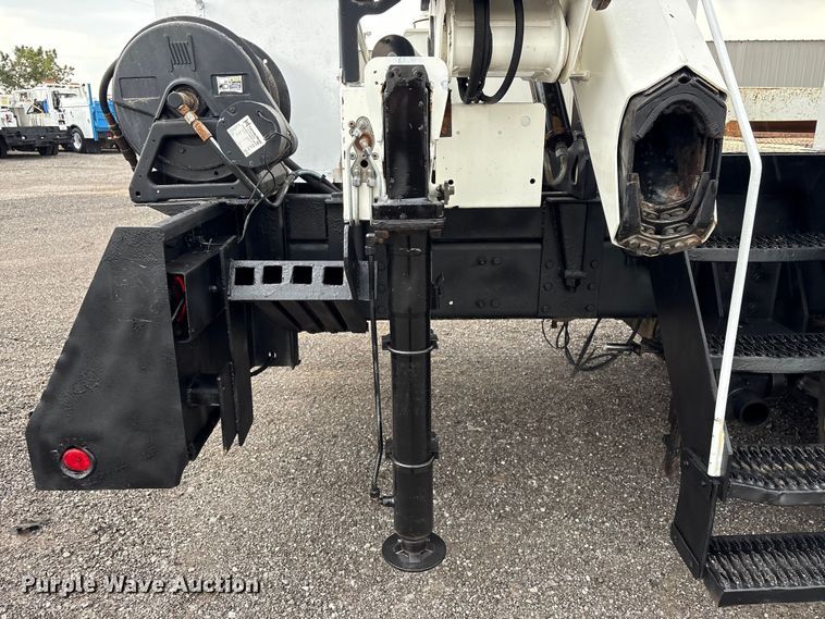 image for item EG9095 2013 Freightliner 114SD crane truck