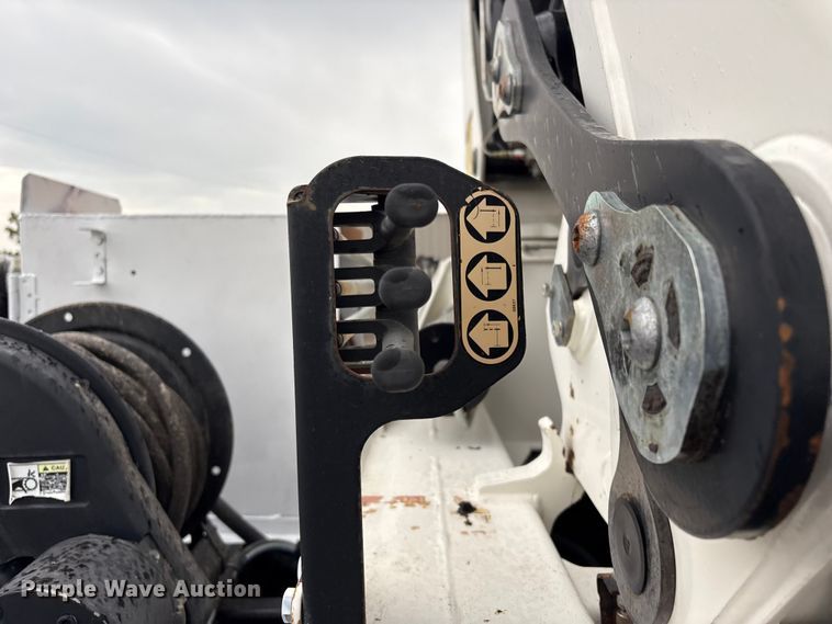 image for item EG9095 2013 Freightliner 114SD crane truck