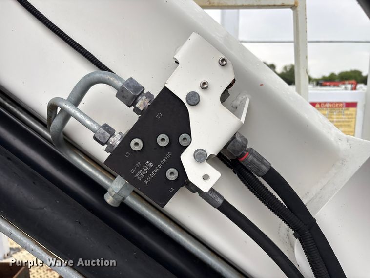 image for item EG9095 2013 Freightliner 114SD crane truck