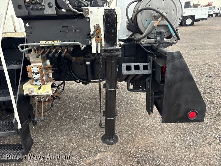image for item EG9095 2013 Freightliner 114SD crane truck