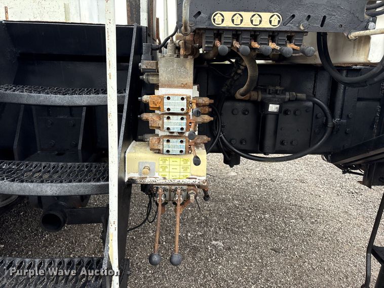 image for item EG9095 2013 Freightliner 114SD crane truck