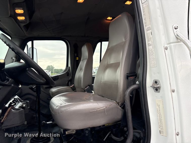 image for item EG9095 2013 Freightliner 114SD crane truck