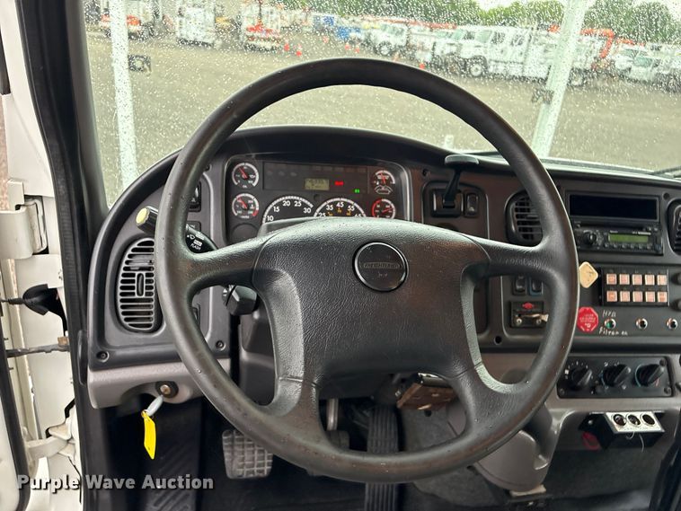 image for item EG9095 2013 Freightliner 114SD crane truck