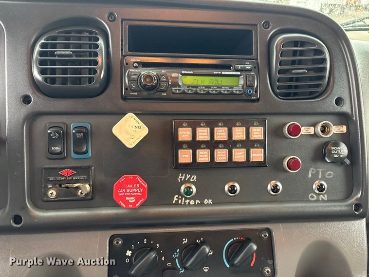 image for item EG9095 2013 Freightliner 114SD crane truck