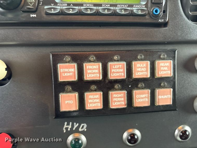 image for item EG9095 2013 Freightliner 114SD crane truck