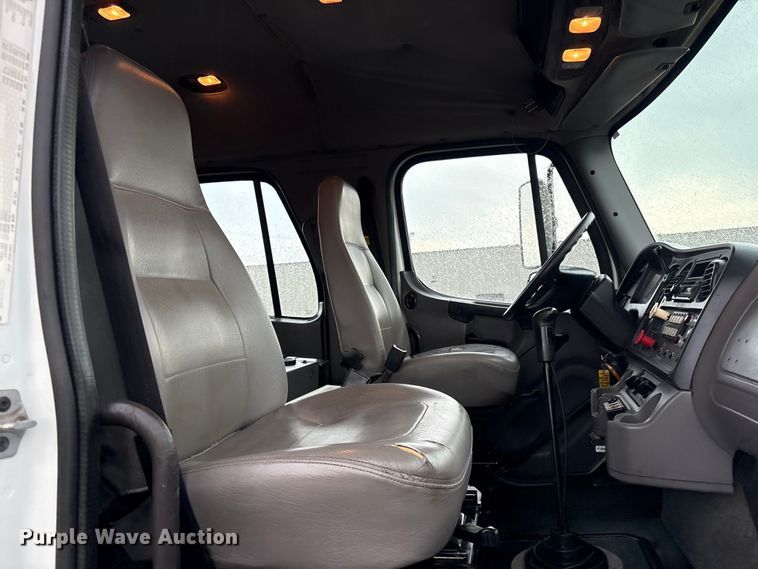 image for item EG9095 2013 Freightliner 114SD crane truck