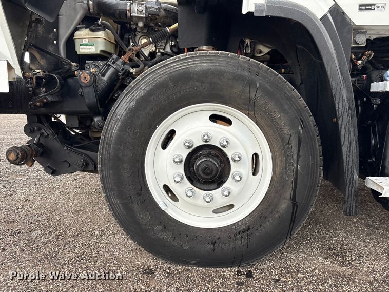 image for item EG9095 2013 Freightliner 114SD crane truck