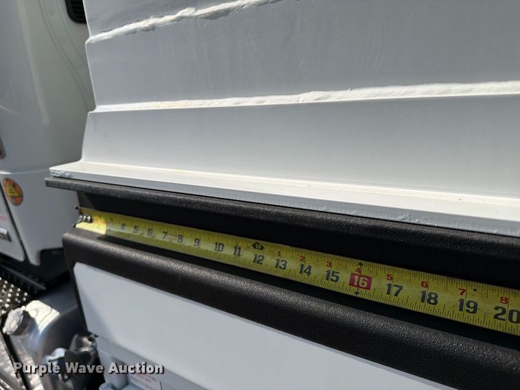 image for item EG9270 2012 Freightliner Business Class M2 fuel / lube truck