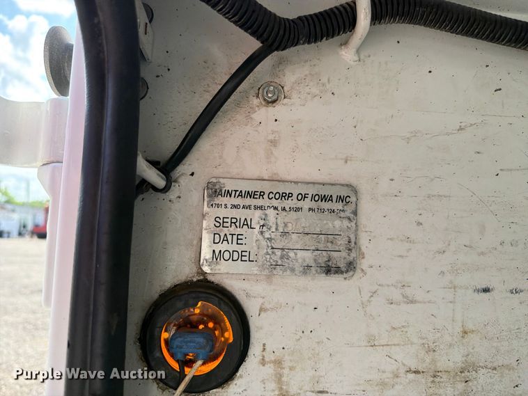 image for item EG9270 2012 Freightliner Business Class M2 fuel / lube truck