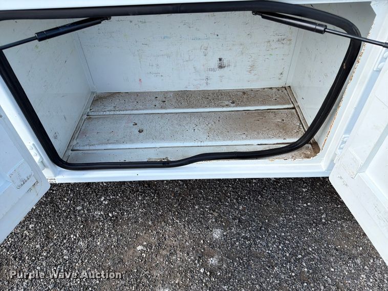 image for item EG9270 2012 Freightliner Business Class M2 fuel / lube truck