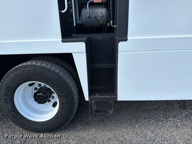 image for item EG9270 2012 Freightliner Business Class M2 fuel / lube truck