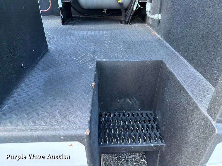 image for item EG9270 2012 Freightliner Business Class M2 fuel / lube truck