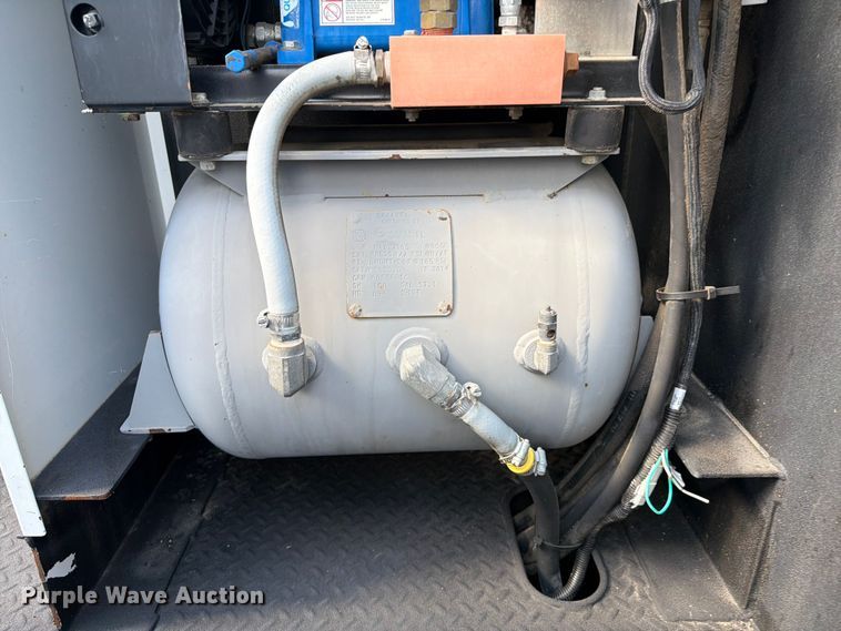 image for item EG9270 2012 Freightliner Business Class M2 fuel / lube truck