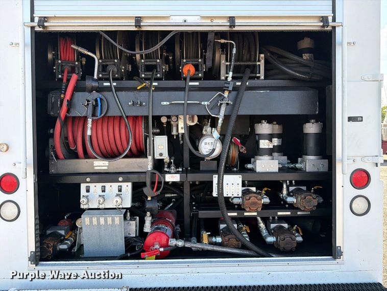 image for item EG9270 2012 Freightliner Business Class M2 fuel / lube truck