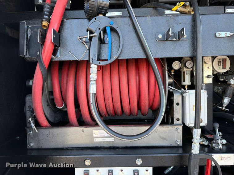 image for item EG9270 2012 Freightliner Business Class M2 fuel / lube truck