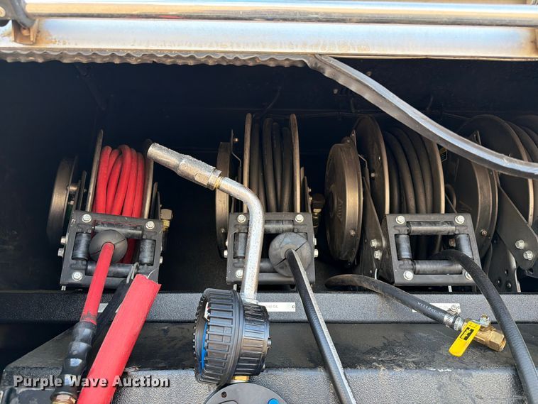 image for item EG9270 2012 Freightliner Business Class M2 fuel / lube truck