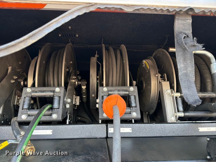image for item EG9270 2012 Freightliner Business Class M2 fuel / lube truck