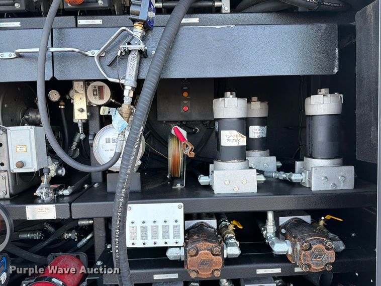 image for item EG9270 2012 Freightliner Business Class M2 fuel / lube truck