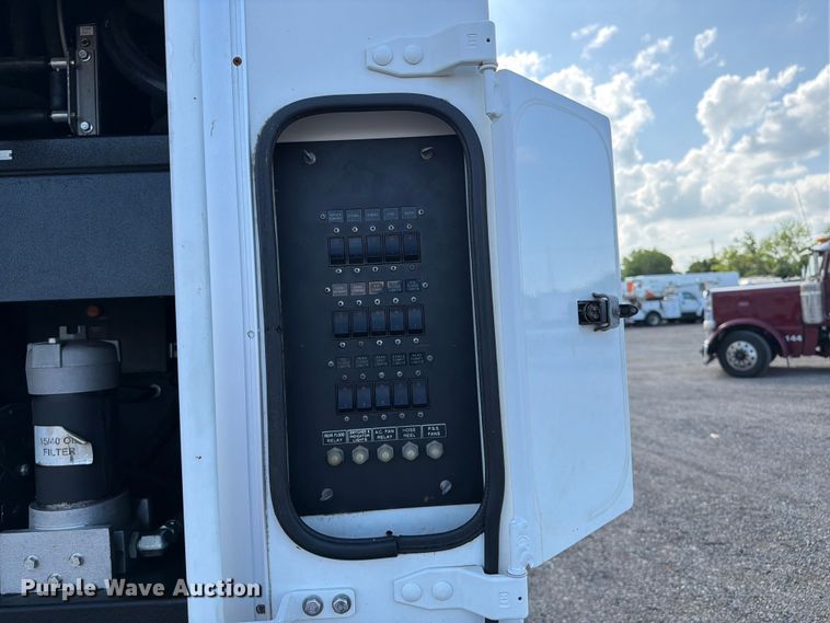 image for item EG9270 2012 Freightliner Business Class M2 fuel / lube truck