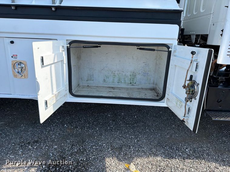 image for item EG9270 2012 Freightliner Business Class M2 fuel / lube truck
