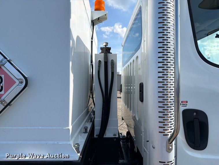 image for item EG9270 2012 Freightliner Business Class M2 fuel / lube truck