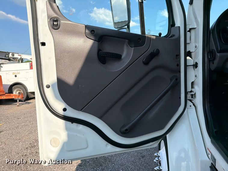 image for item EG9270 2012 Freightliner Business Class M2 fuel / lube truck