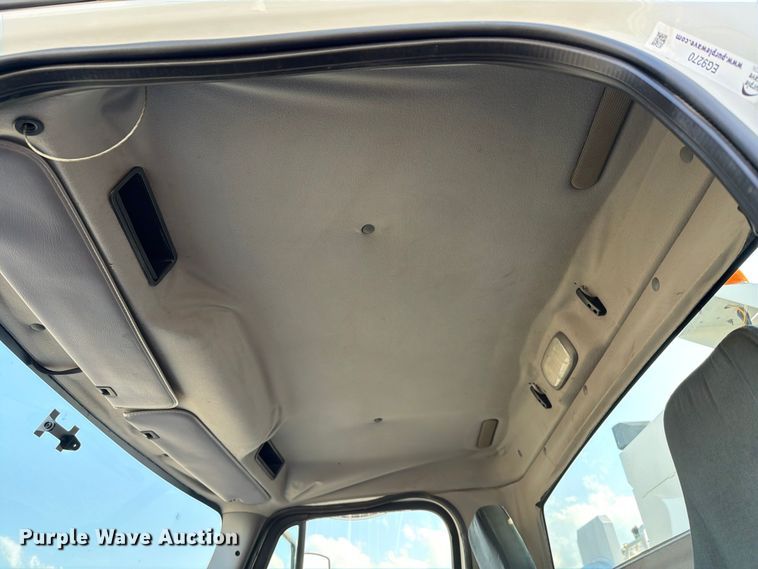 image for item EG9270 2012 Freightliner Business Class M2 fuel / lube truck