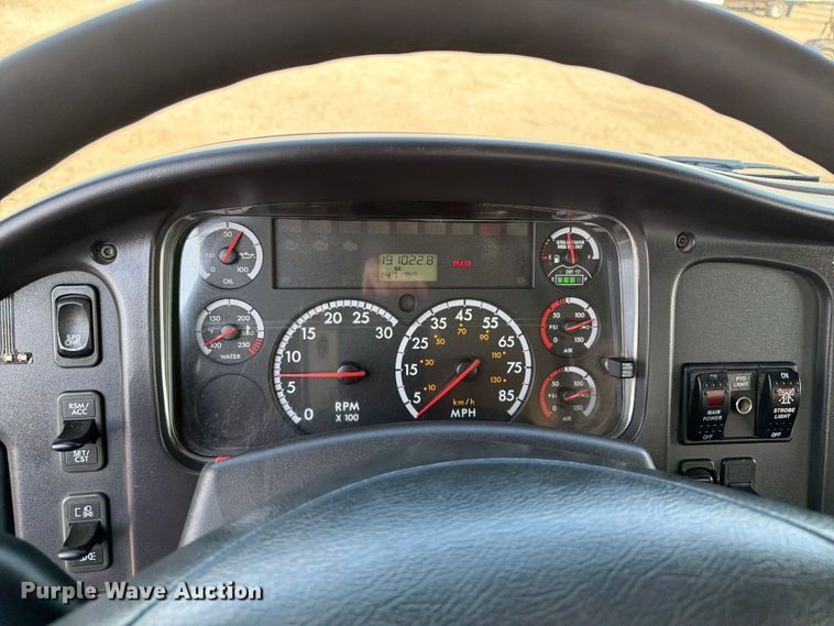 image for item EG9270 2012 Freightliner Business Class M2 fuel / lube truck
