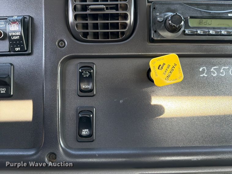 image for item EG9270 2012 Freightliner Business Class M2 fuel / lube truck