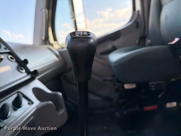 image for item EG9270 2012 Freightliner Business Class M2 fuel / lube truck