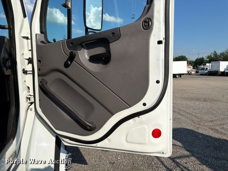 image for item EG9270 2012 Freightliner Business Class M2 fuel / lube truck