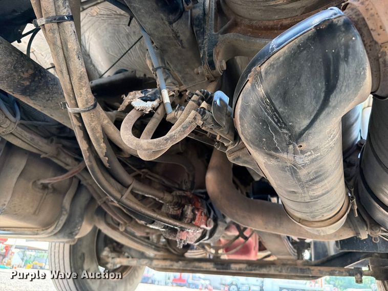 image for item EG9270 2012 Freightliner Business Class M2 fuel / lube truck